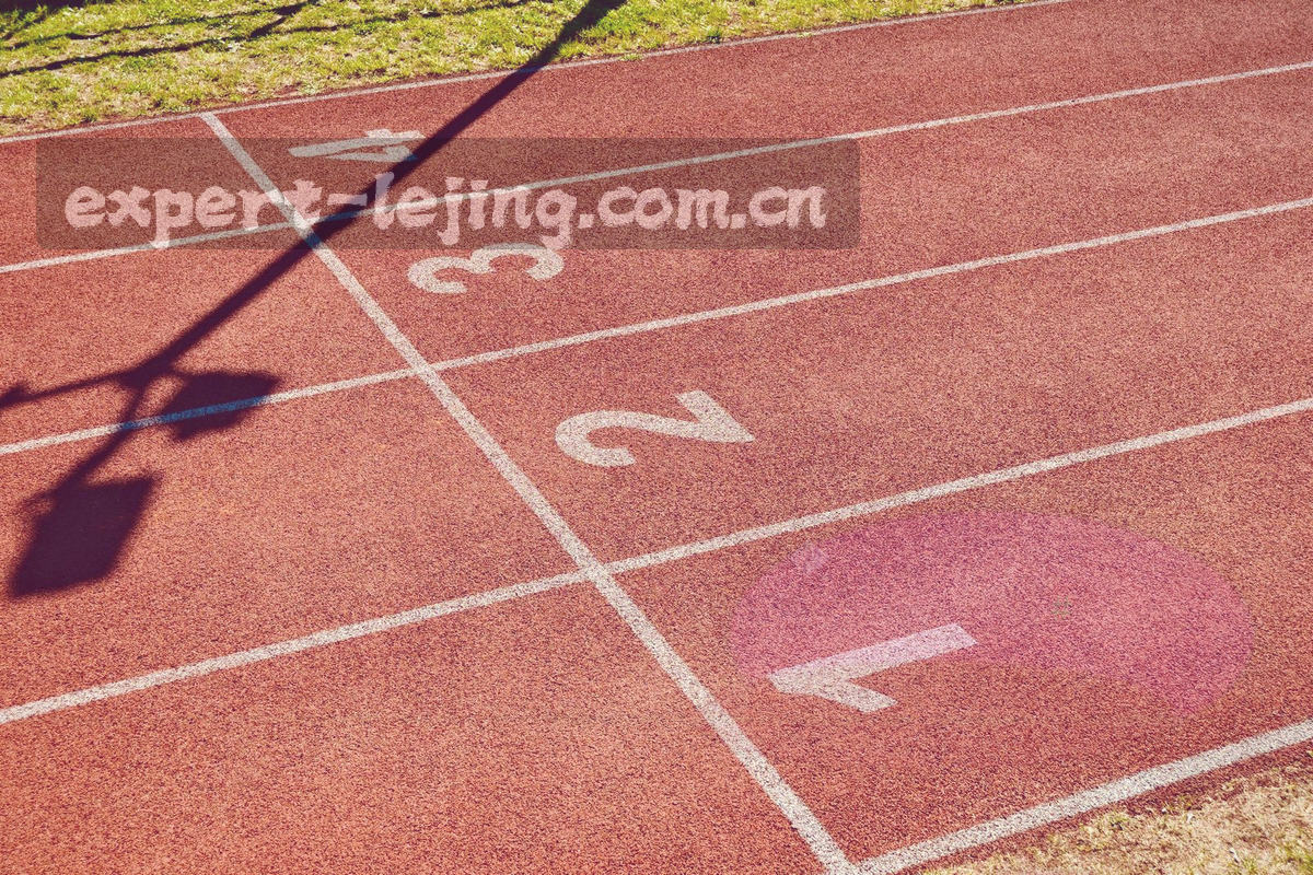 角球、越位、抢断三组赛事指标的折线与柱形组合图，呈现实时同步变化
